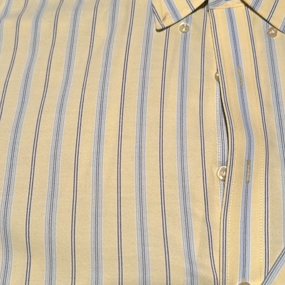 CHAPS Wrinkle Free Dress Shirt 17 or 17-1/2 neck as shown in pic 32-33 sleeve - Picture 4 of 8